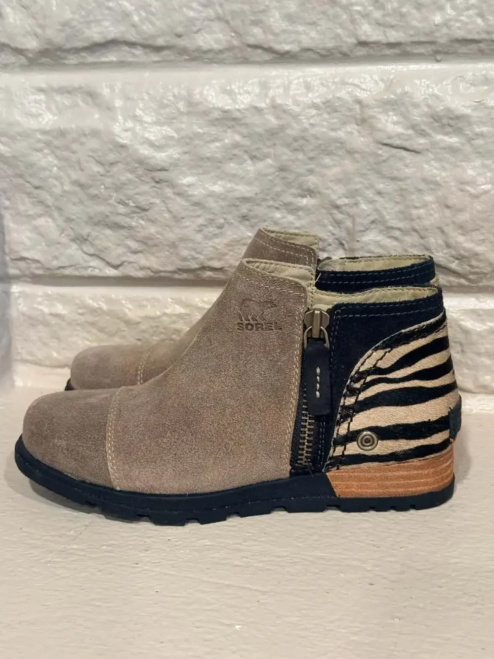 Sorel Major Low Premium Suede and Zebra Print Calf Hair Ankle Booties Sz 5